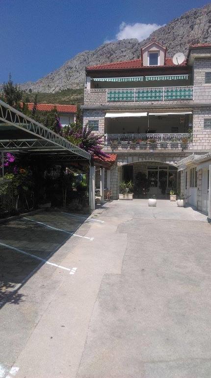 Apartment Danka 奥米什 外观 照片